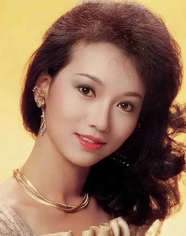 赵雅芝:最美"白素贞",3个男人2次婚姻,晚年因儿子而骄傲|赵雅芝