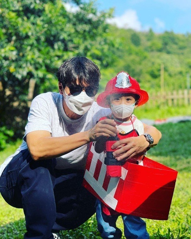 杨卓娜携老公女儿为妈妈庆生 杨怡和罗仲谦没有出镜但女儿就有出镜