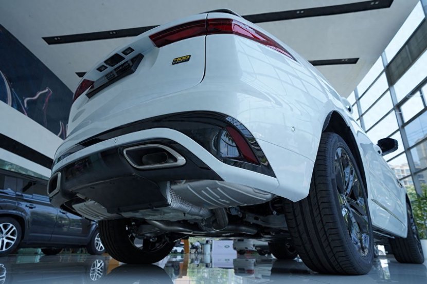 它和宝马X3你选谁？2024款捷豹F-PACE到店实拍