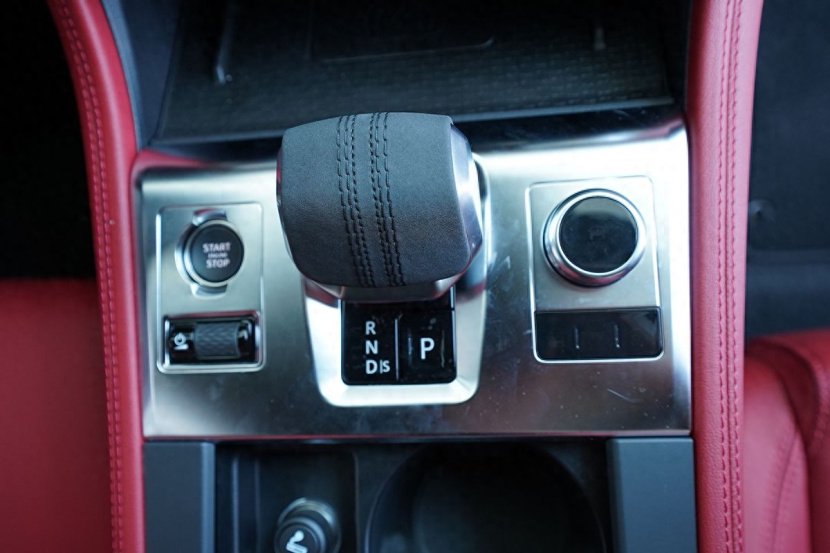 它和宝马X3你选谁？2024款捷豹F-PACE到店实拍