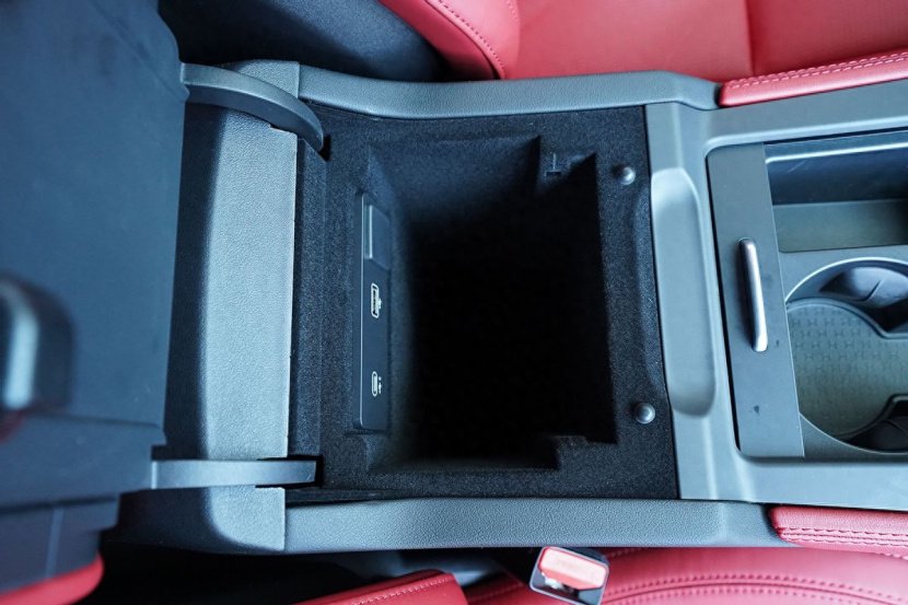 它和宝马X3你选谁？2024款捷豹F-PACE到店实拍