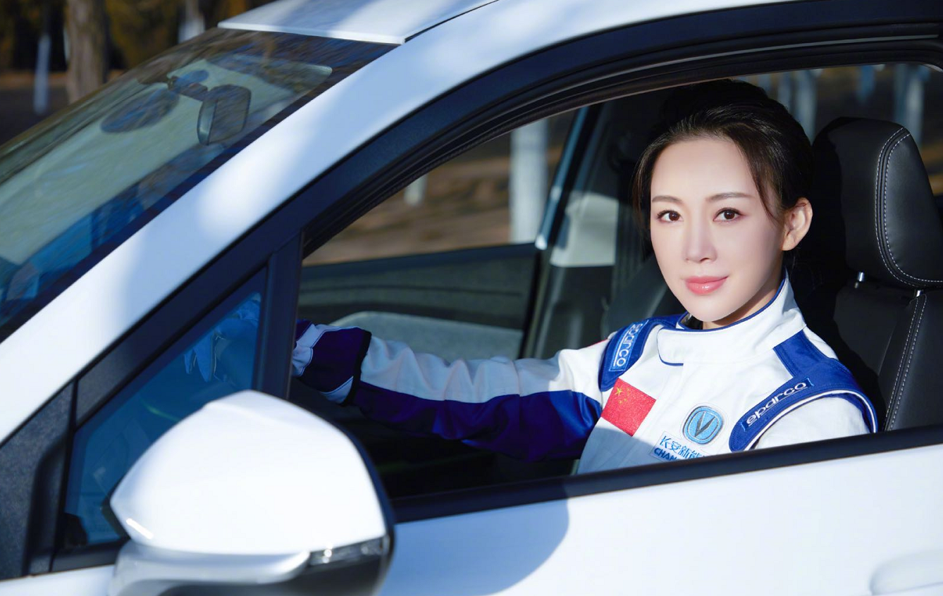 九球天后潘晓婷,38岁依旧未婚,却走上网红路线惹争议
