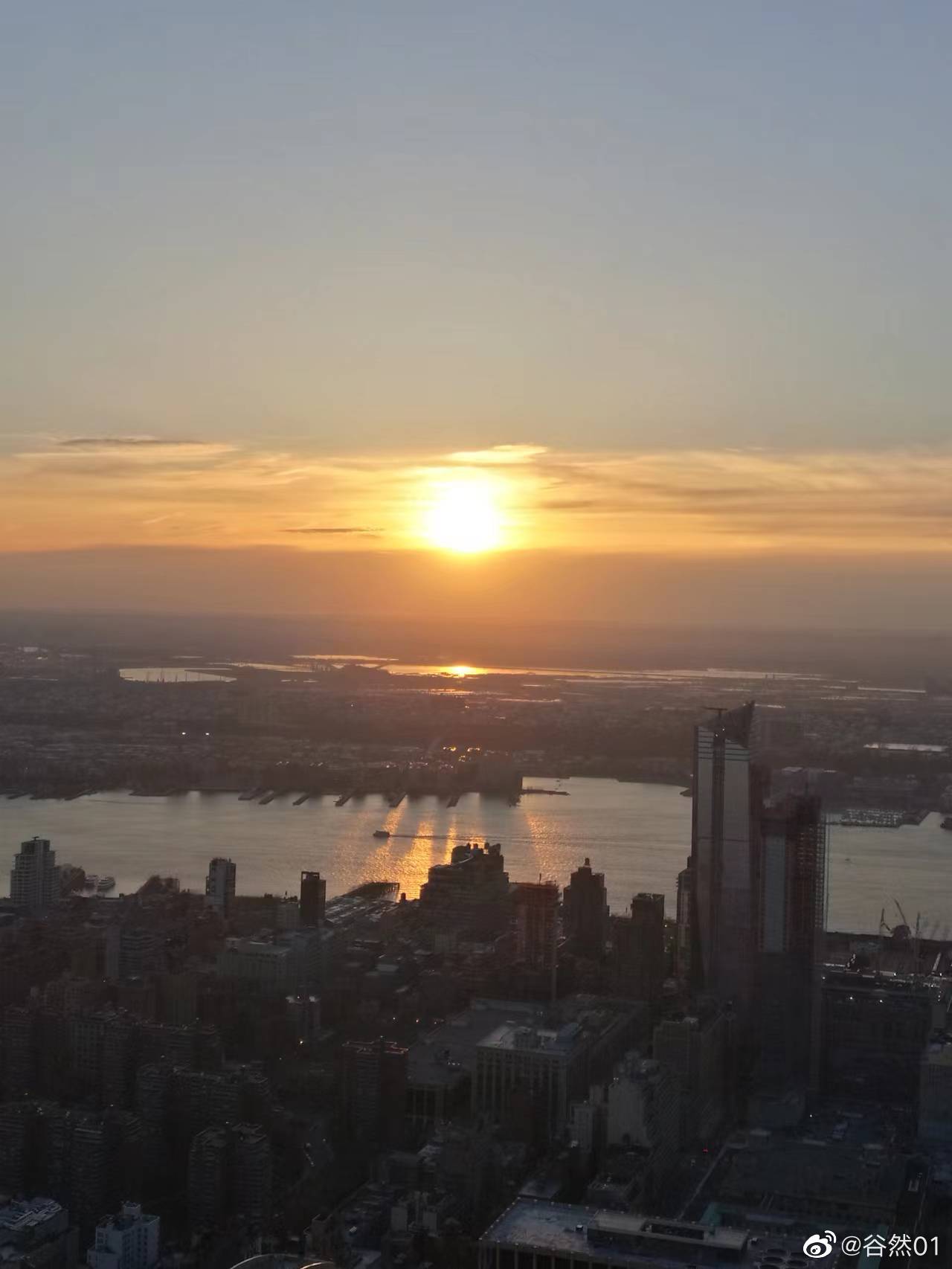 从月球看地球为何感到恐惧？究竟在恐惧什么？宇航员发...