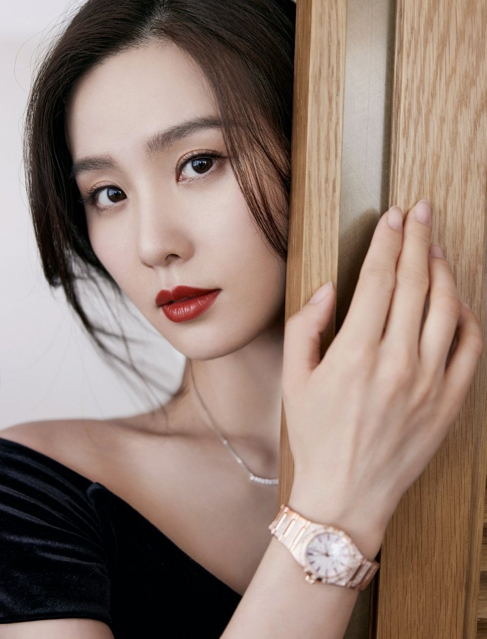 刘诗诗 时尚写真 露肩渐变蓬蓬裙显天鹅颈 气质清冷体态优雅