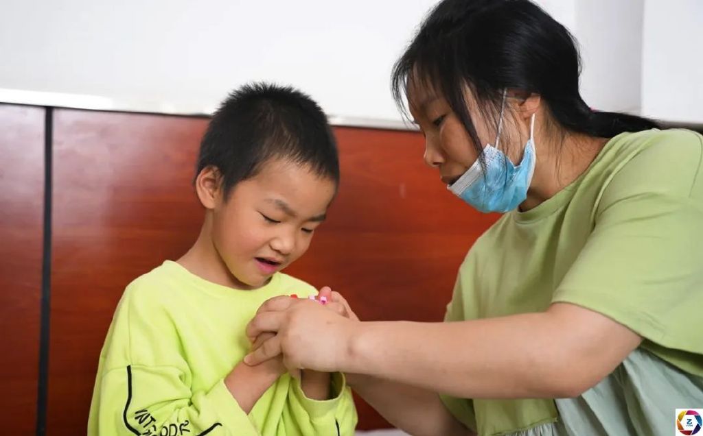 女儿重病被判″死刑″,为救她妈妈冒雨上山采药险丧命,今又遇难题休闲区蓝鸢梦想 - Www.slyday.coM 女儿重病被判″死刑″,为救她妈妈冒雨上山采药险丧命,今又遇难题休闲区蓝鸢梦想 - Www.slyday.coM