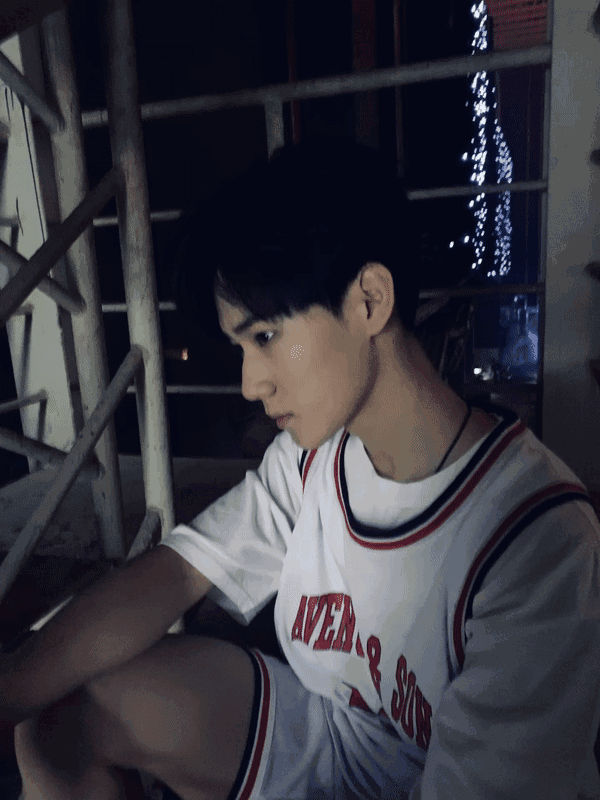 恭喜张真源微博粉丝数突破500万 喜提500万真知棒