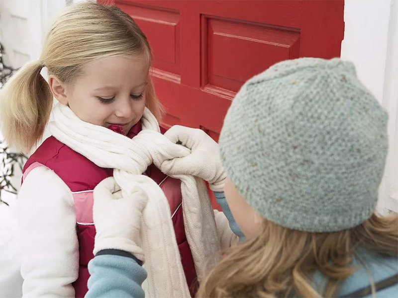 小孩每天起来坚持要自己穿衣服不让家长靠近，靠近就哭怎么办？休闲区蓝鸢梦想 - Www.slyday.coM