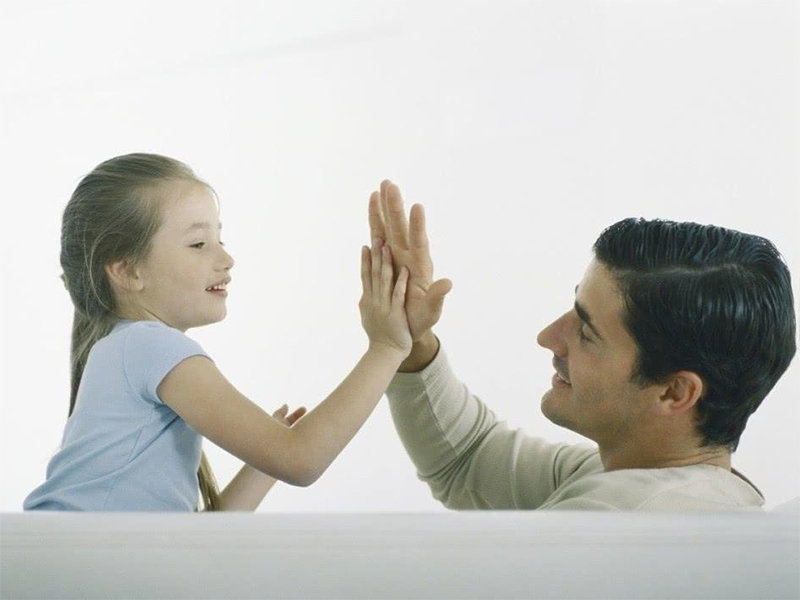 小孩每天起来坚持要自己穿衣服不让家长靠近，靠近就哭怎么办？休闲区蓝鸢梦想 - Www.slyday.coM