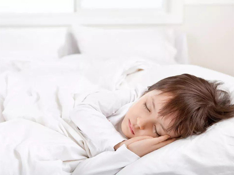 小孩每天起来坚持要自己穿衣服不让家长靠近，靠近就哭怎么办？休闲区蓝鸢梦想 - Www.slyday.coM