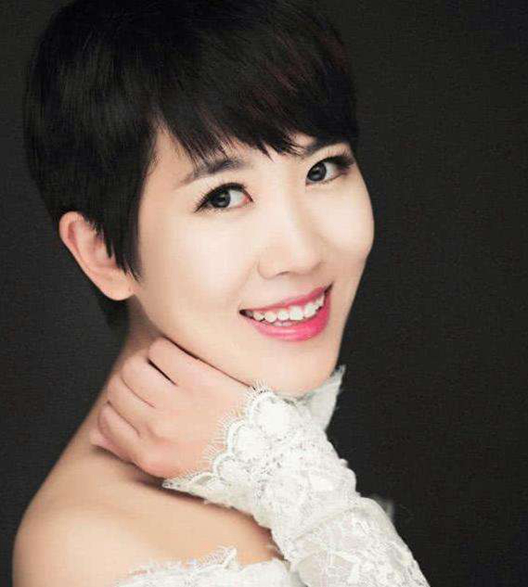 "歪嘴"杜旭东的女儿,34岁至今单身,看完照片网友:这谁敢娶