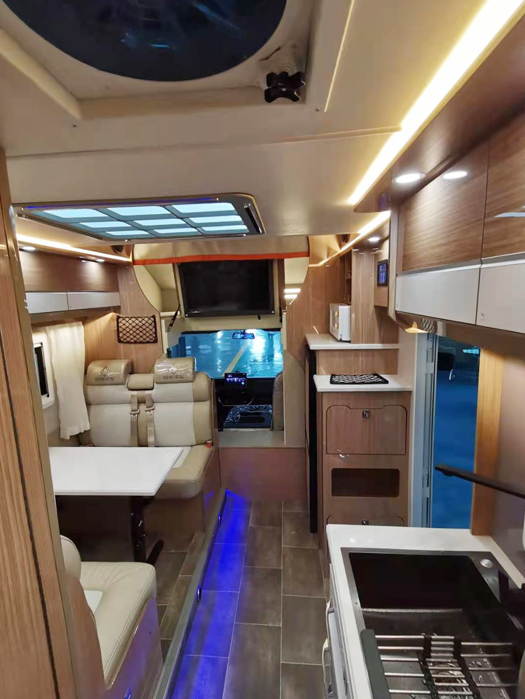 外刚内柔 平头设计 跃进底盘 超大空间:骏驰巨蟹座房车