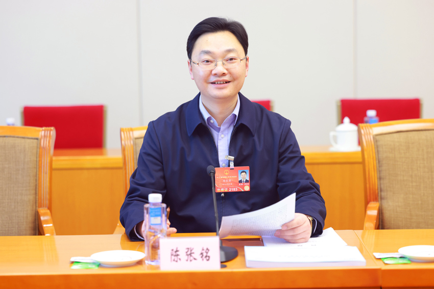 全国人大代表自贡市副市长陈张铭禁止油改气要因地制宜不能赶潮流丢