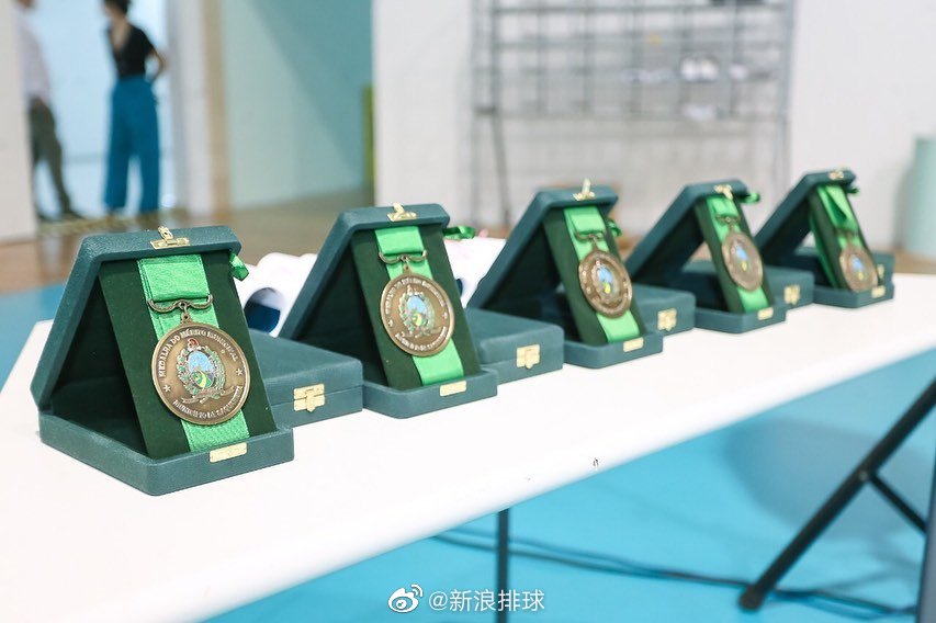 巴西女排获得东京奥运会银牌,获得嘉奖,庆功会照片来了