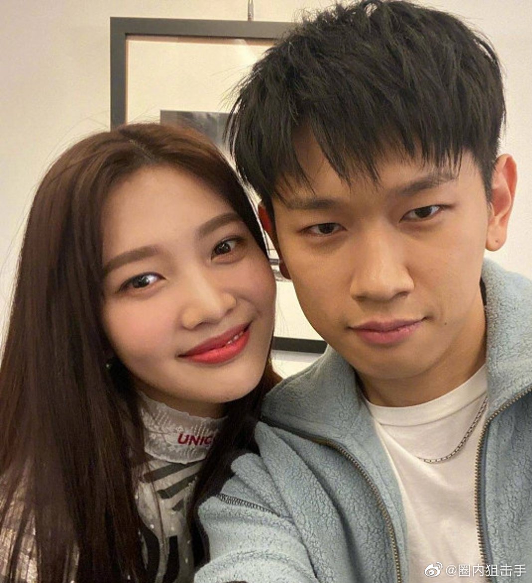 据韩媒redvelvet组合joy与歌手crush正在热恋中