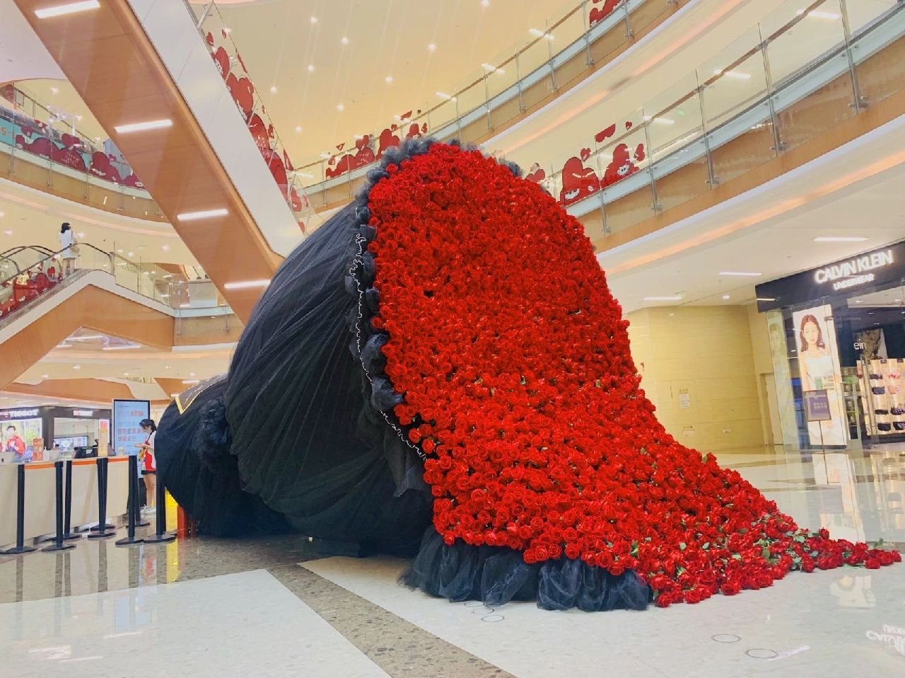 商场巨型玫瑰