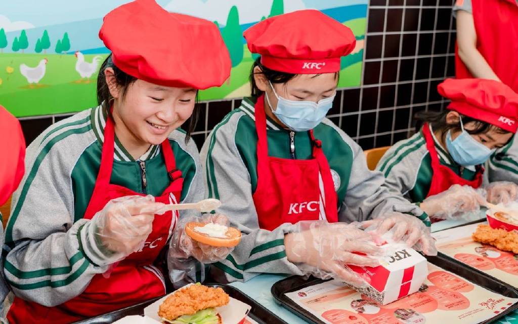 守护成长食光探秘肯德基后厨