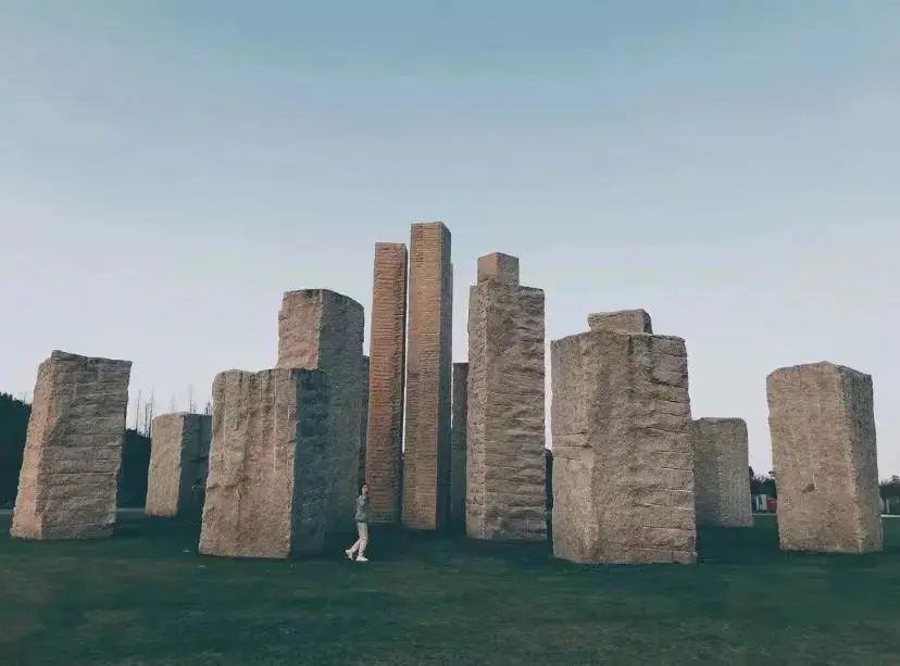 深秋松江这个巨石阵有种不一样的美