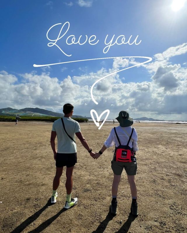 黄浩然生日带家人到海边郊游 一家四口手牵手背影合照很有爱|黄浩然