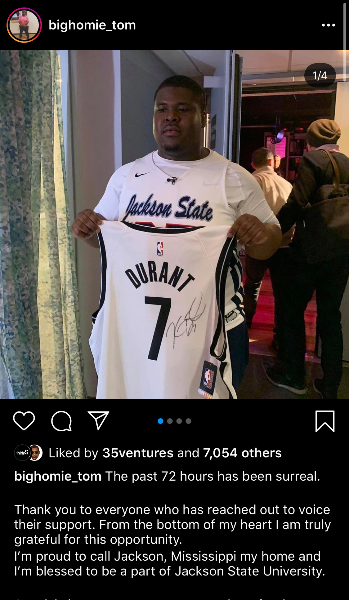 自称胖版杜兰特并选择35号上场投一球的小伙子如愿以偿拿到了kd的签名