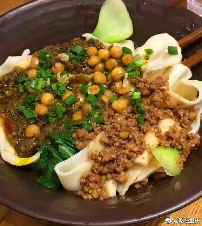 在重庆,你最爱哪个味道的刀削面?吃姐先来:杂酱刀削!__财经头条