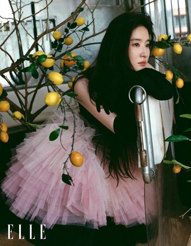 刘亦菲新大片封神!穿黄金战袍拿下顶级女刊金九封面,排面太牛了休闲区蓝鸢梦想 - Www.slyday.coM 刘亦菲新大片封神!穿黄金战袍拿下顶级女刊金九封面,排面太牛了休闲区蓝鸢梦想 - Www.slyday.coM