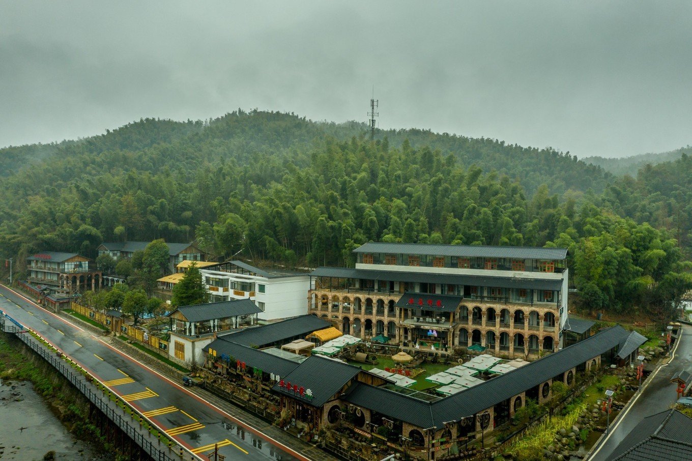 【半朵悠莲·如院山舍民宿】