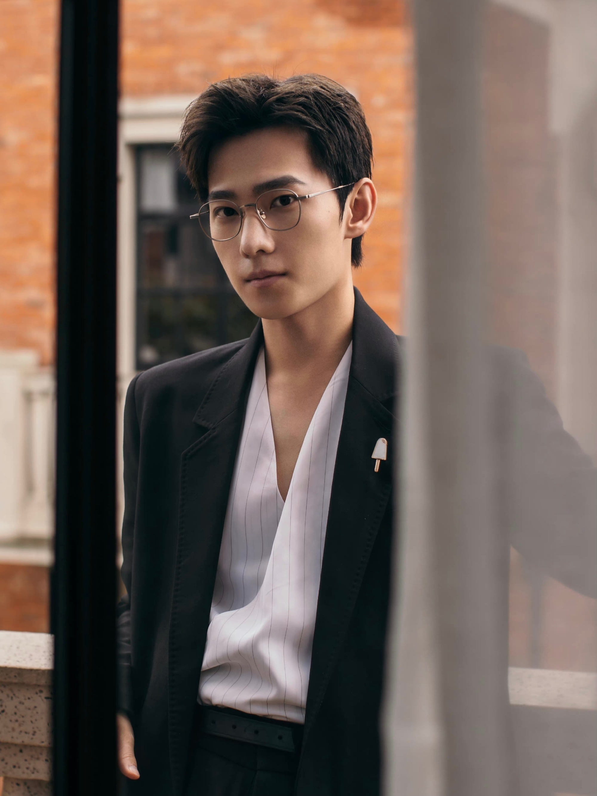 杨洋官宣宝格丽代言人!恭喜喜提新身份,贵气十足