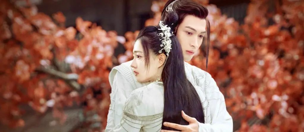 男主陆离(张彬彬 饰),是一位英俊帅气但又有点贪财的猎妖者,女主柳梢