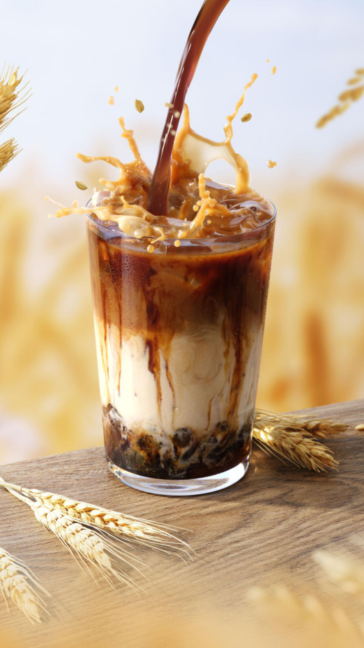 植物燕麦奶撞上醇香咖啡,香醇浓厚口感,轻盈健康加分,乳糖不耐受人群