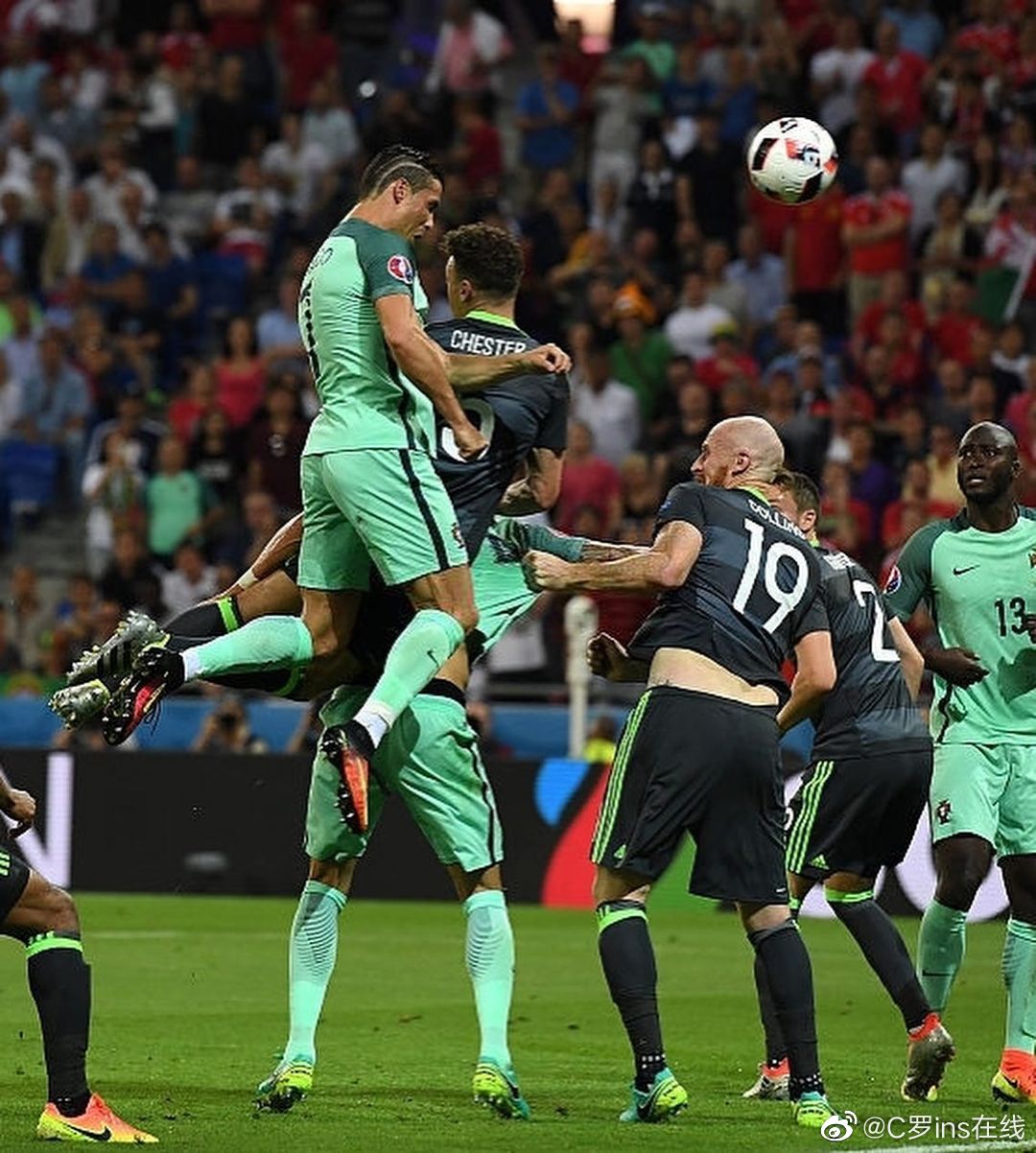 2016年的今天,c罗在欧洲杯半决赛中打进一粒霸气头球