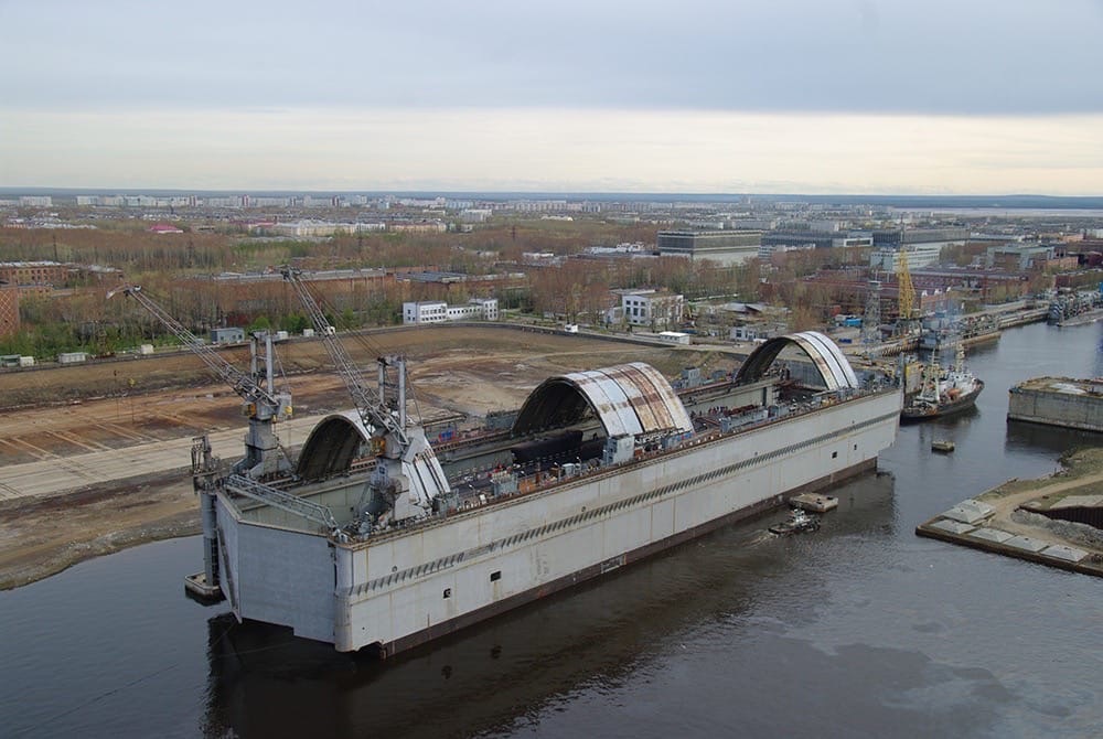 俄国海军的25000吨浮船坞,修核潜艇的坞哟