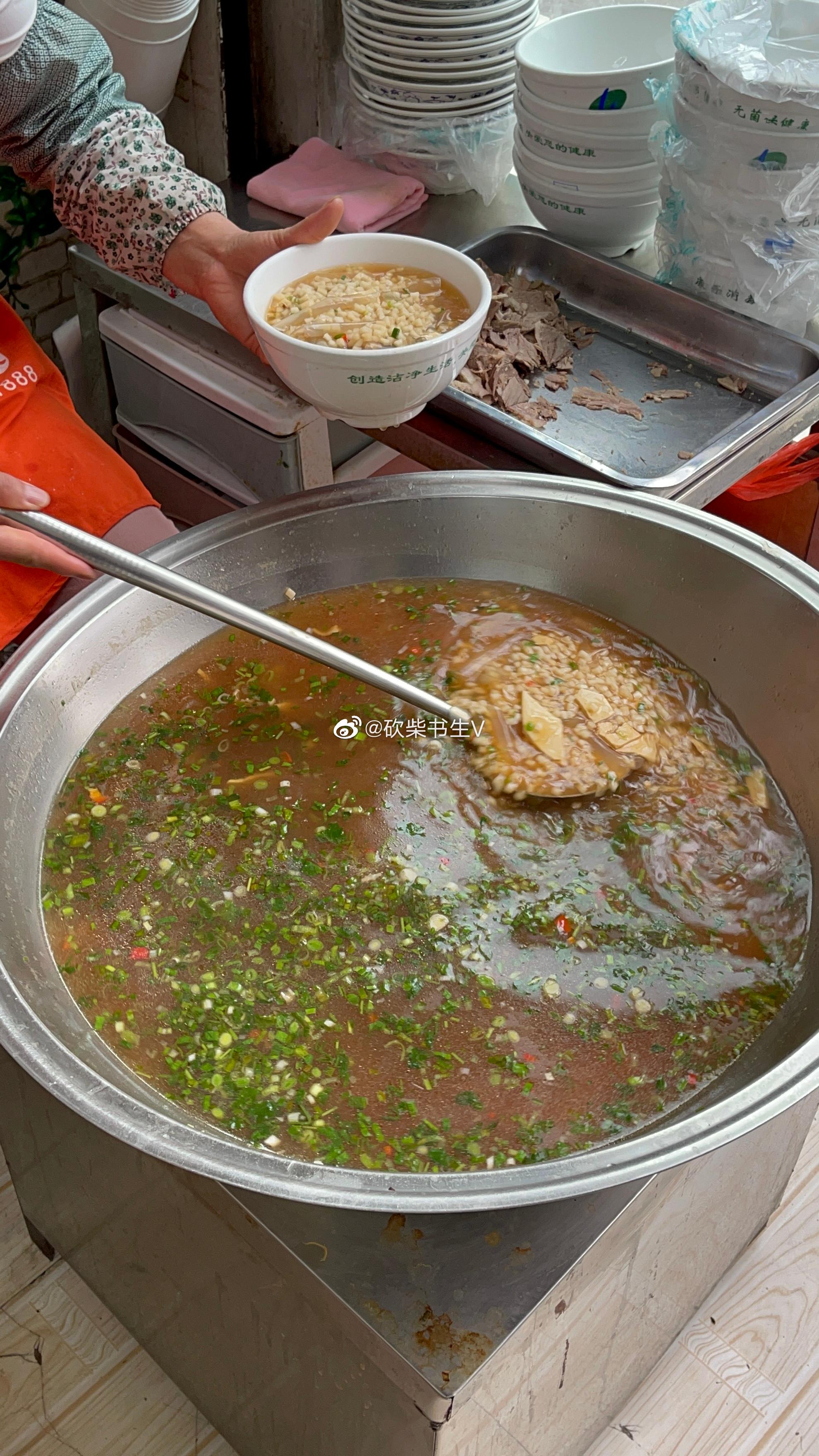 张掖牛肉小饭,好久没吃了,只要7块钱一碗.早上咥一碗很舒服!