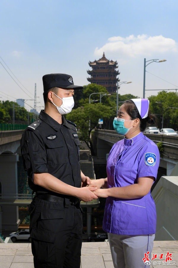 警医伉俪,同心战疫