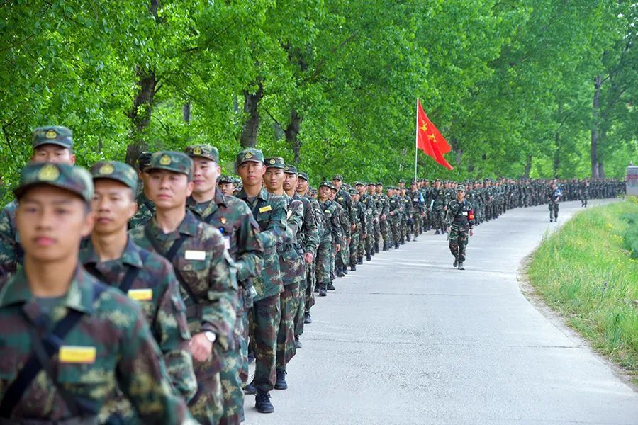 血性满格!东风"小火"畅燃打卡首次拉练