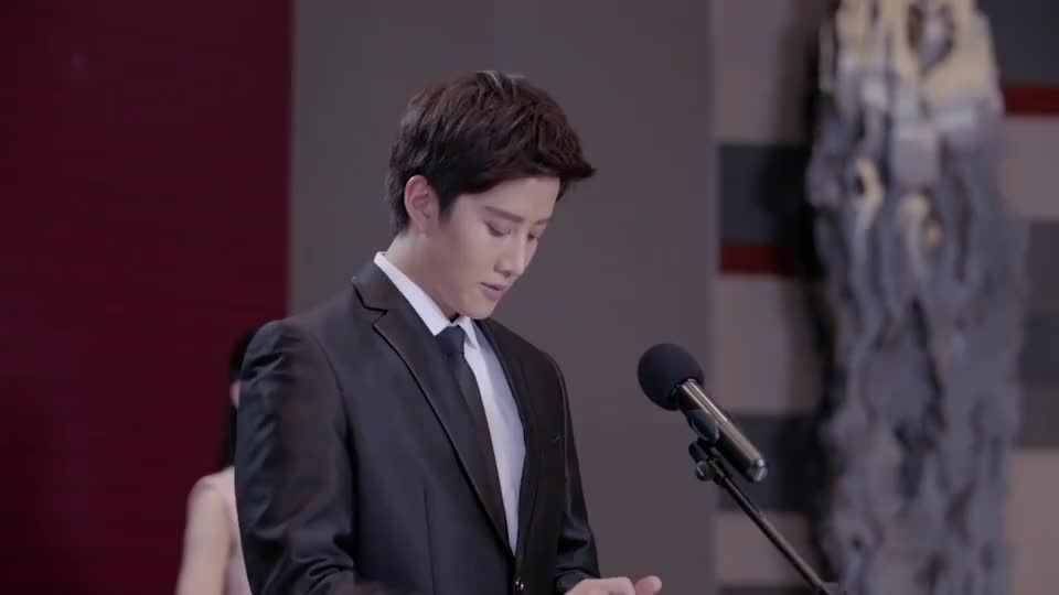 美味奇缘雨哲把以澜的稿子撕了表面自己的观点以澜搞不懂