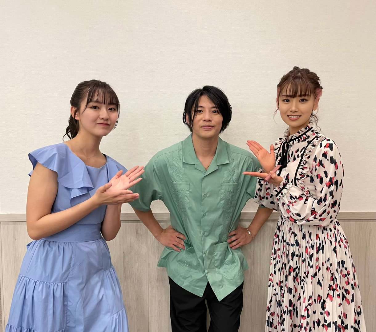 本月的青柳尊哉小屋特利迦泽塔双女主