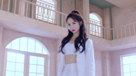 早秋的白色有多美？最美“白色穿搭”送你，拯救你的不会穿休闲区蓝鸢梦想 - Www.slyday.coM