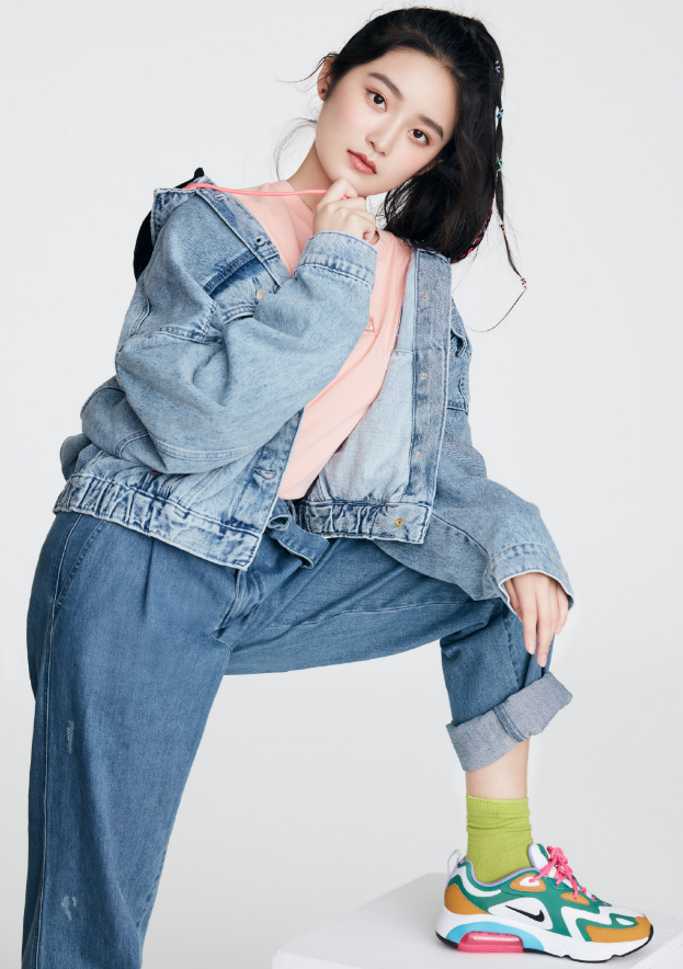 模仿柴蔚的这身牛仔套装就可以了.