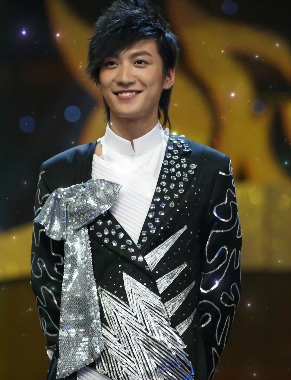 乔任梁离世6周年父母发文:粉色的晚霞,这个世界再也没有你__财经头条