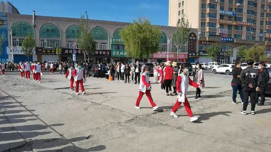 2022吉林省高考大联播丨高考进入第二天，不少考生考点外“最后的冲刺”！休闲区蓝鸢梦想 - Www.slyday.coM