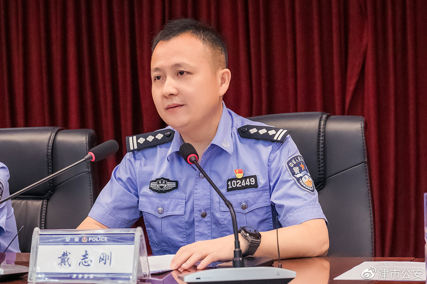 戴志刚同志勉励青年民警,要从老党员身上学习忠诚品格,高尚情怀和革命