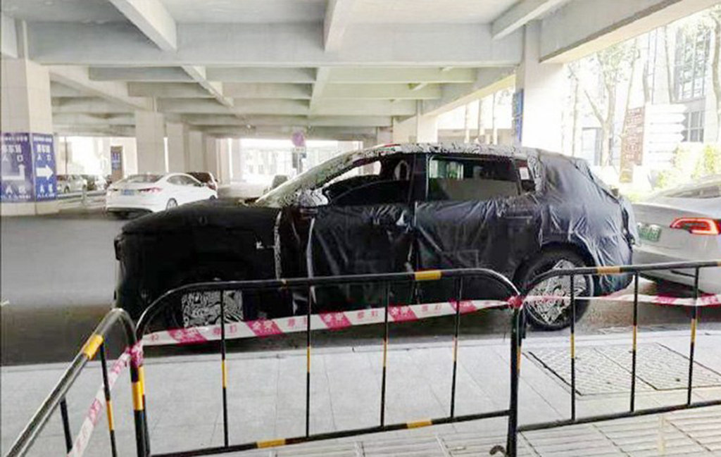 镜子房间会一直亮吗 完美反射镜面的科学奥秘