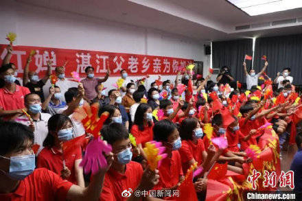 全红婵父亲拒绝了一位老板奖励的20万现金，并称“不能消费女儿的荣誉”休闲区蓝鸢梦想 - Www.slyday.coM