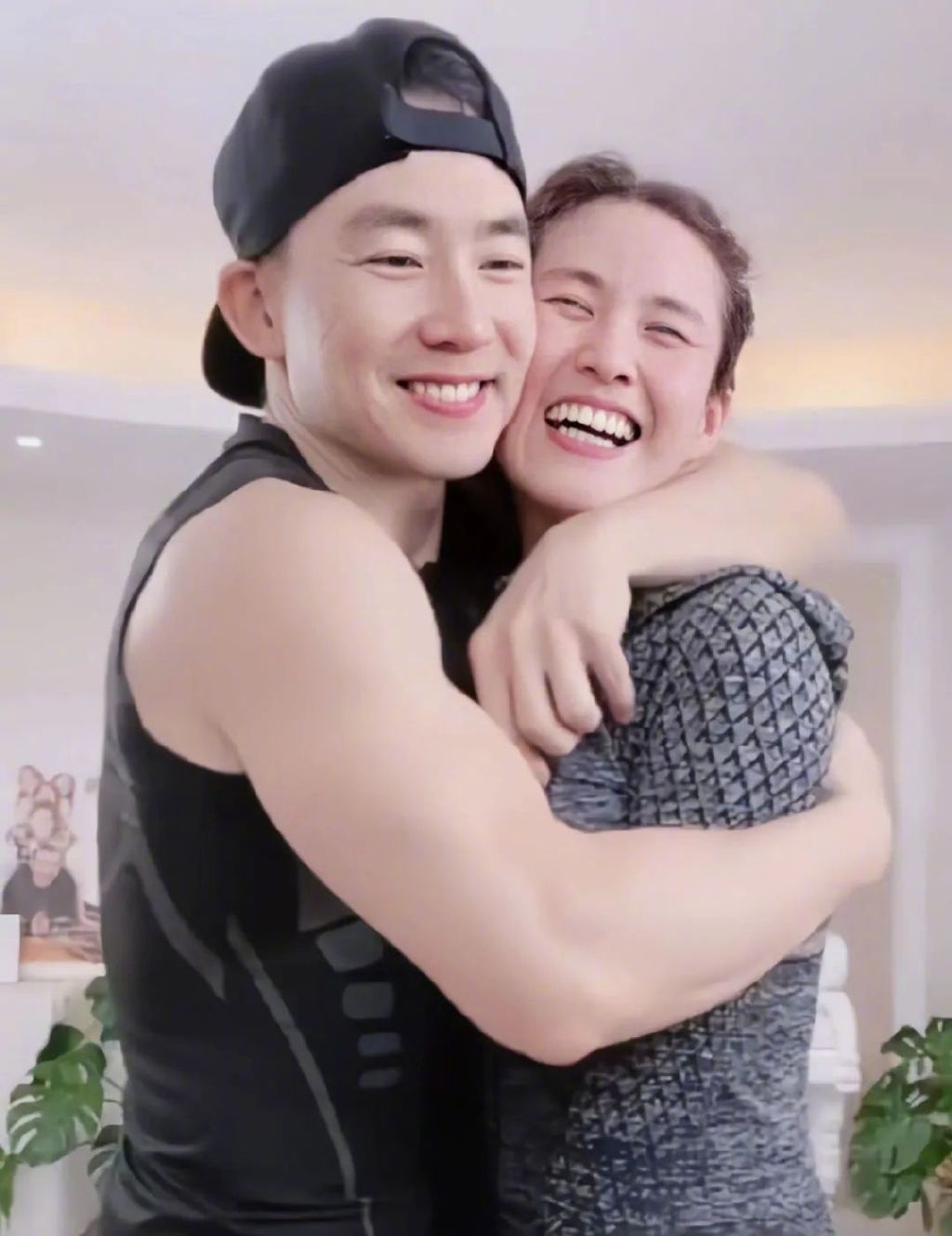 粉丝暴涨近6000万刘畊宏背后的女人也藏不住了