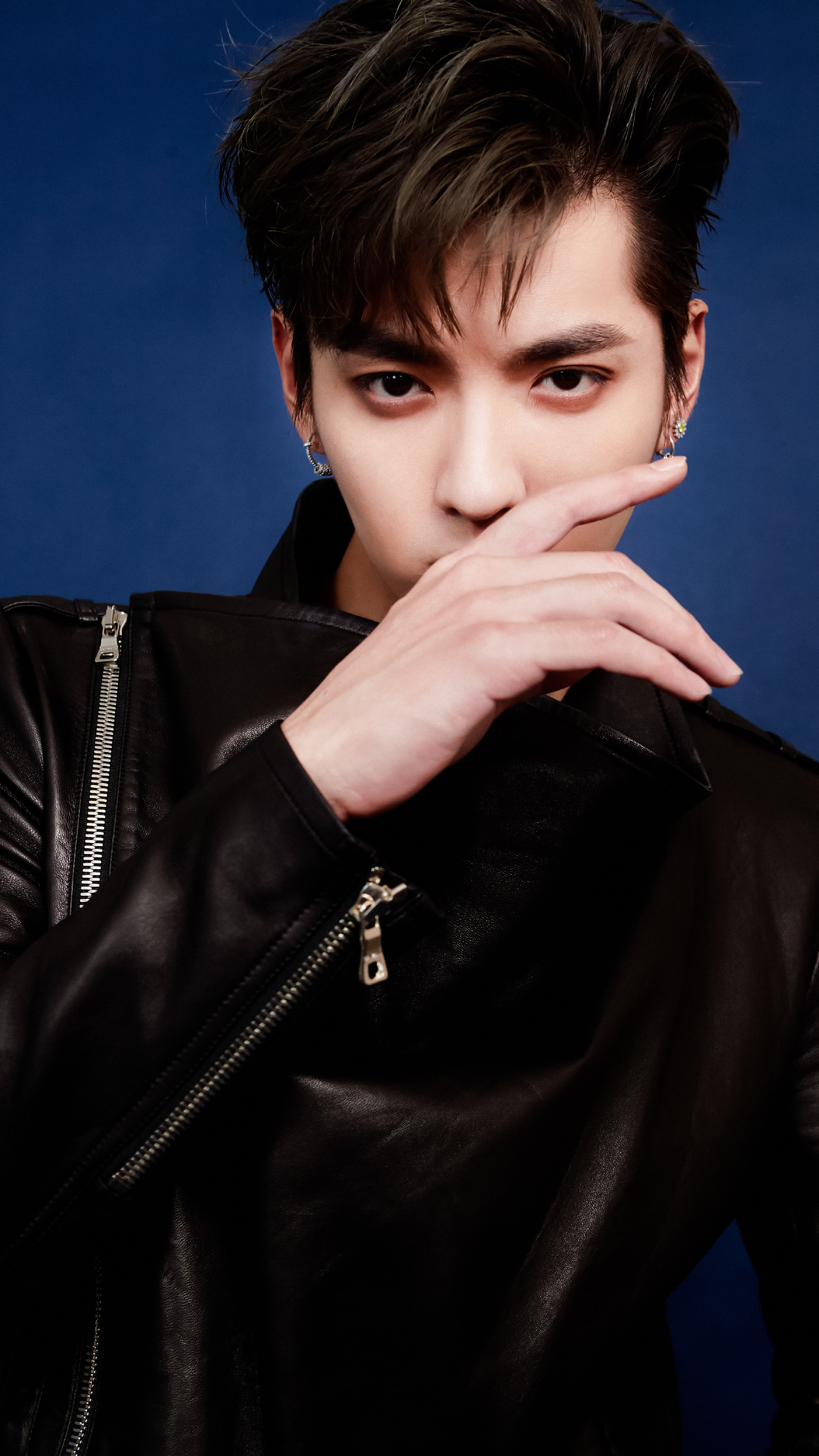 吴亦凡录歌照片曝光,以他的能力,你期待他的新歌吗?