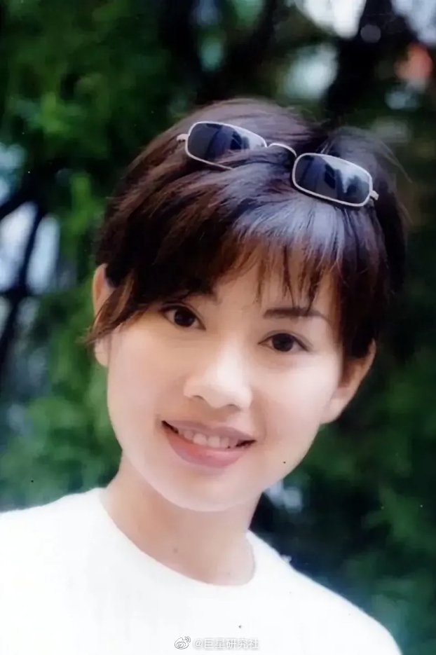 心中的短发女神九十年代的港星,短发真的漂亮.干净利落__财经头条