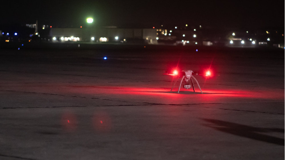 Sky Ranger R60 一架美国空军Skyranger R60无人机准备起飞|美国空军|起飞|无人机_新浪新闻