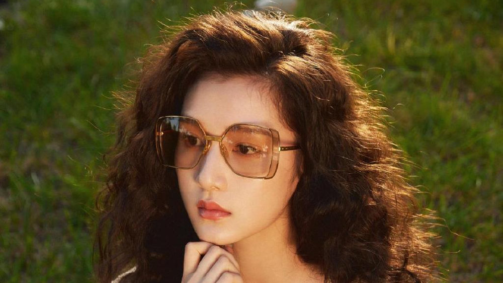 陈思诚阮巨同游柬埔寨 ,买玫瑰哄女方开心,还一起用餐!|柬埔寨|陈思诚|用餐_新浪新闻