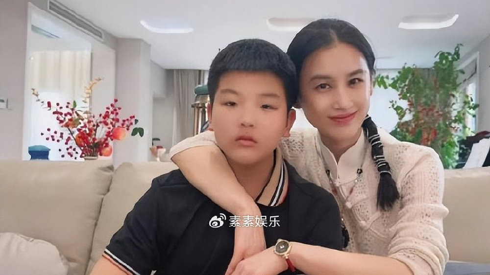 黄圣依儿子安迪获高尔夫冠军，12岁身材魁梧，典型的富家公子哥|杨安迪|杨子|青少年_新浪新闻