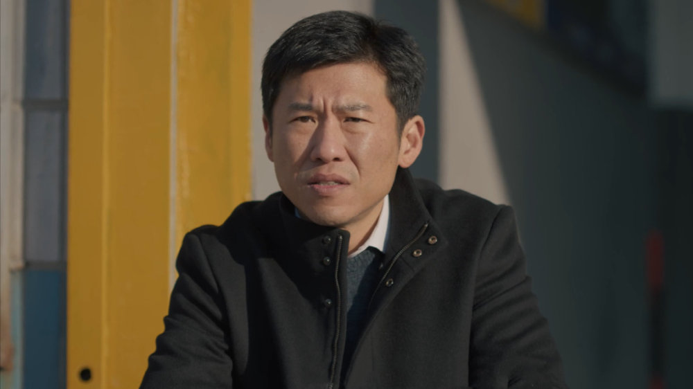 王骁的演员梦,26岁开始演配角,46岁在《凡人歌》第一次演主角|王群|王馥荔|父母|导演|电视剧_新浪新闻